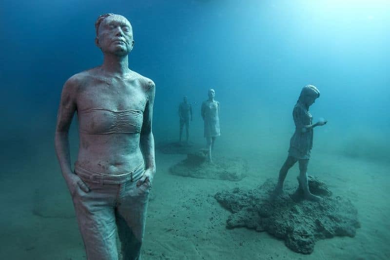 breathtaking-underwater-museum-turns-ocean-floor-into-art-gallery-and-doubles-as-artificial-ree-10__880