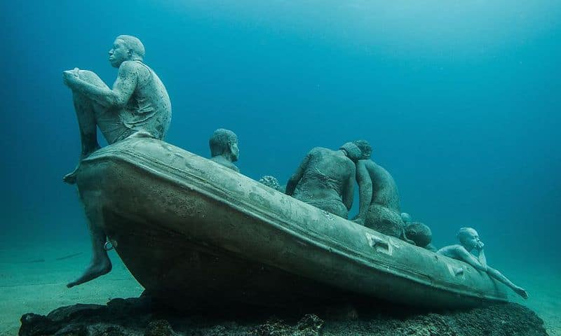breathtaking-underwater-museum-turns-ocean-floor-into-art-gallery-and-doubles-as-artificial-ree-3__880