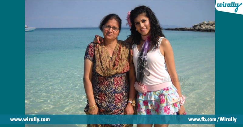 tapsee with his mother