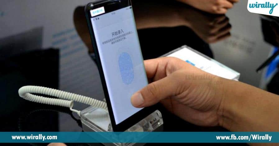 2 World’s First In-Screen Fingerprint Smartphone by Vivo