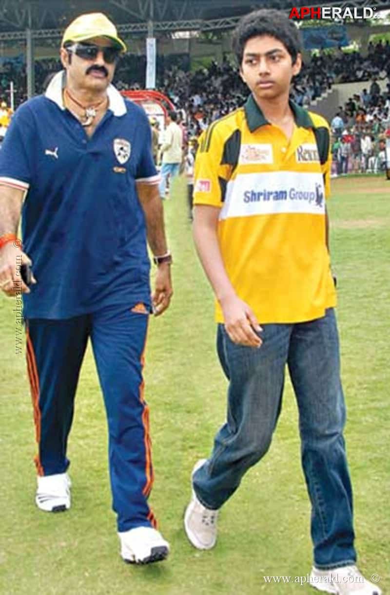35. Balakrishna rare pic with his Son Mokshagna during Tollywood cricket league
