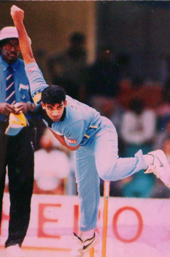 21. Rare Pic Of Zaheer Khan During Match