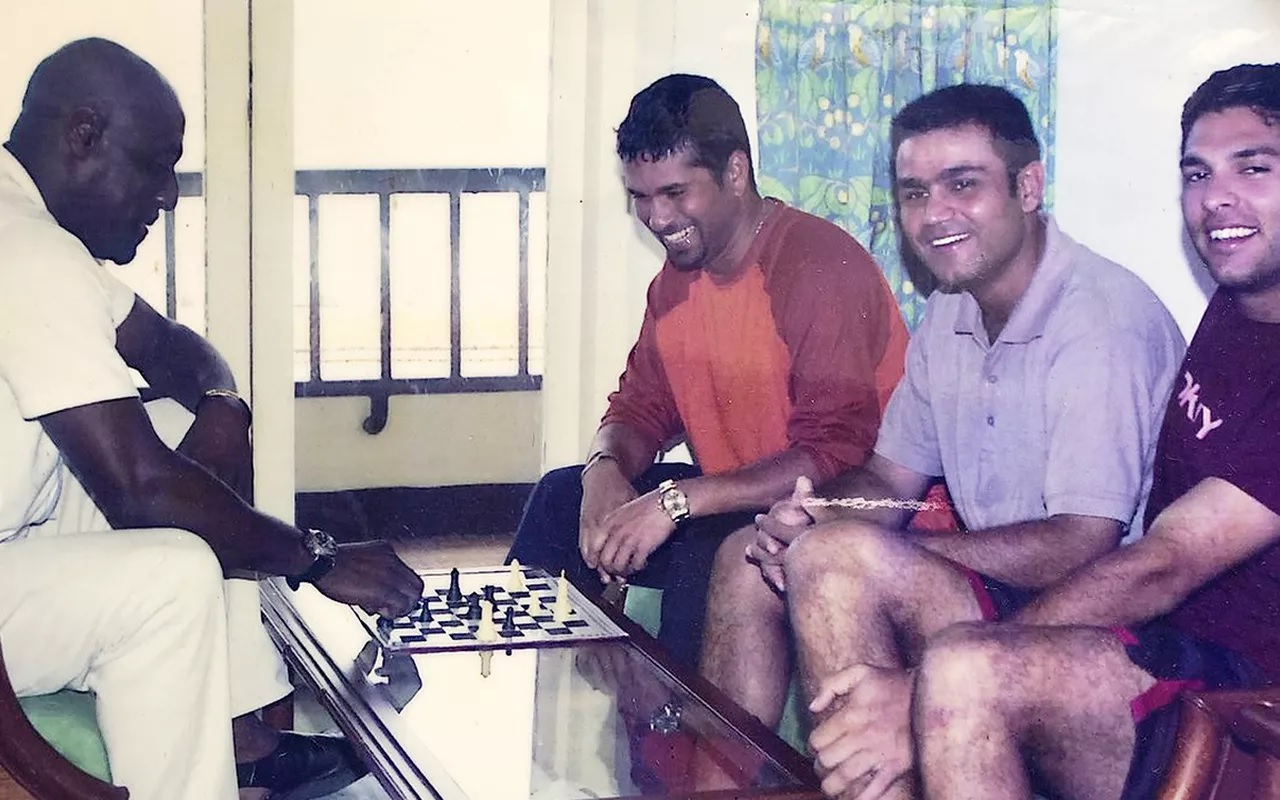 28. Rare Pic Of Sachin Tendulkar With Vivian Richards, Sehwag And Yuvi