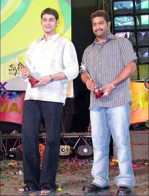 15. Rare Pic Of Mahesh Babu & Jr Ntr From Awards Function