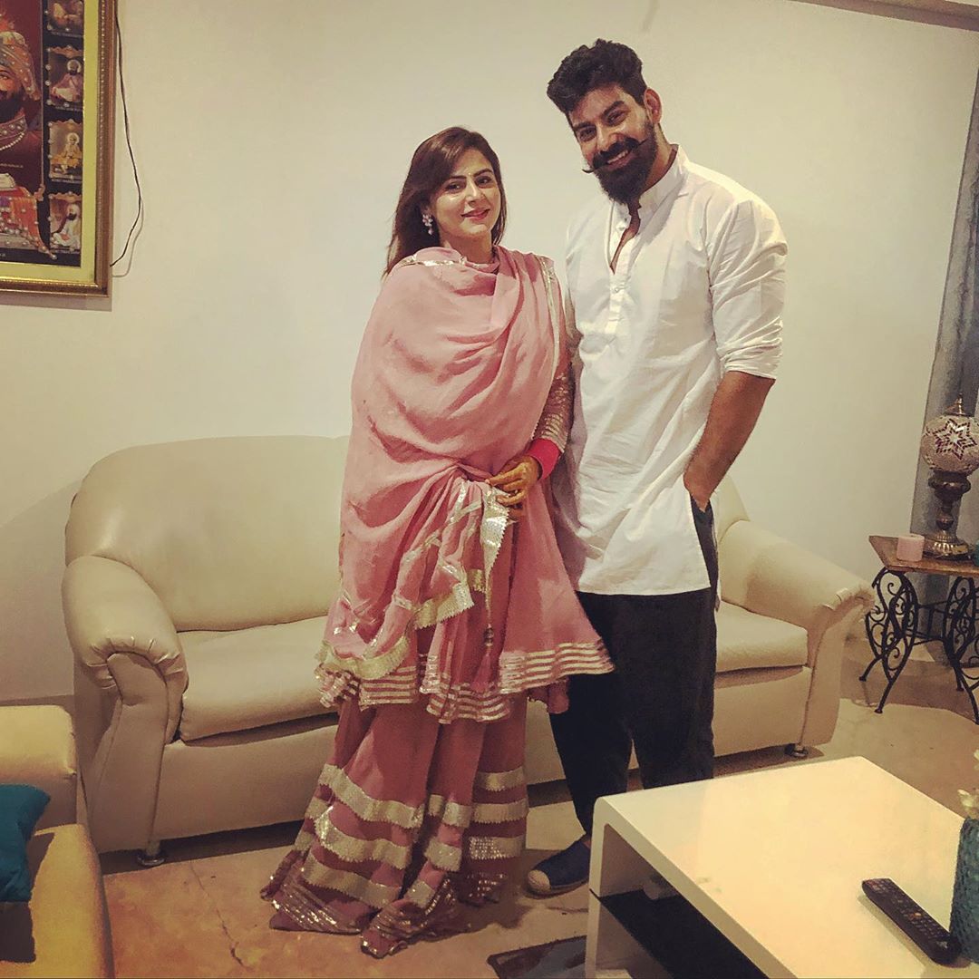 Kabir Duhan Singh With His Wife Dolly Sidhu 2